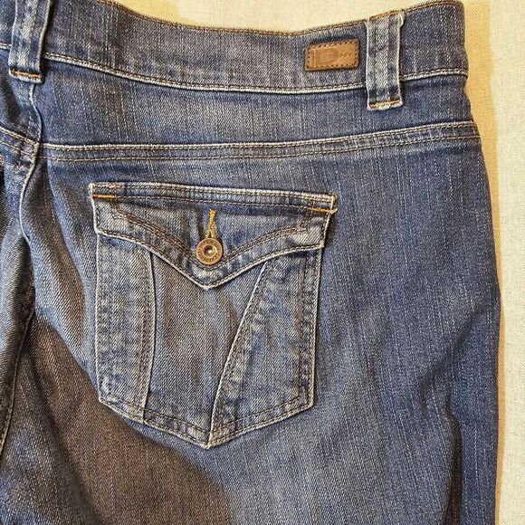 DKNY Soho Capri Jeans Large Cuff Women Size 10 Medium Wash Back Tab Pockets - Picture 9 of 15